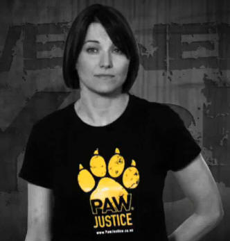 http://www.lucylawless.net/2009/09/04/pawjustice-lucy.jpg