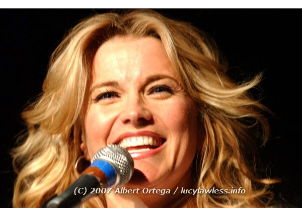 gal/Concert-14-01-07/Photos_By_Albert_Ortega/LucyConcert140107-ortega-016.jpg