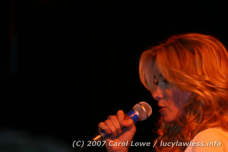 gal/Concert-14-01-07/Photos_By_Carol_Lowe/clowe-lucy-c2-018.jpg