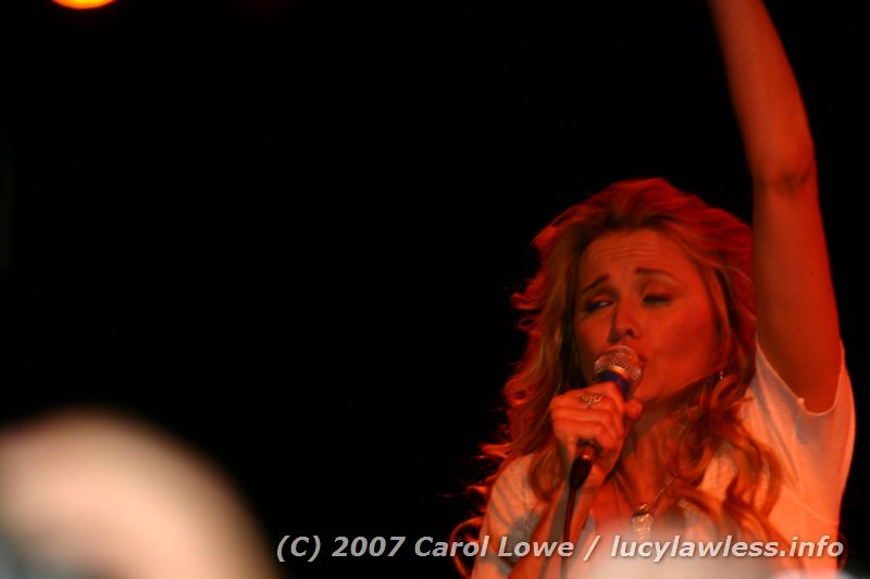 gal/Concert-14-01-07/Photos_By_Carol_Lowe/clowe-lucy-c2-021.jpg