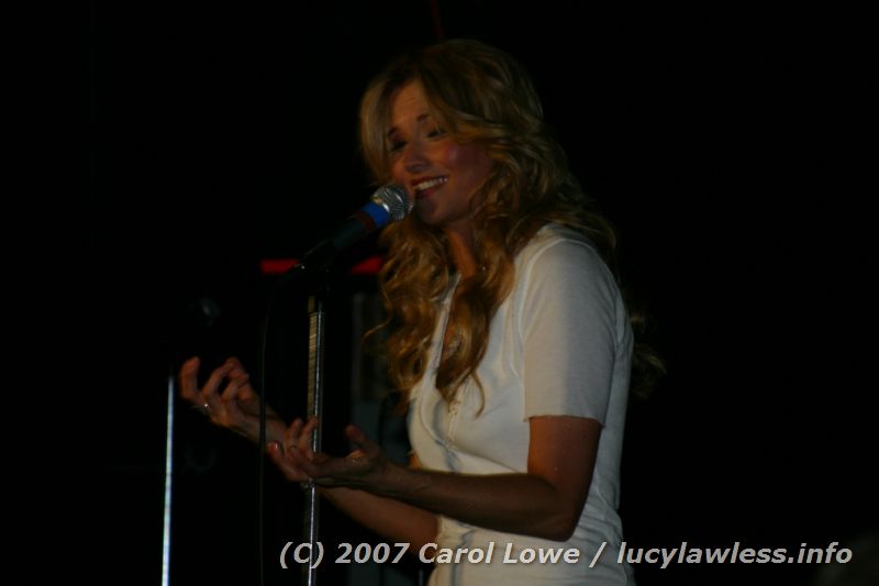 gal/Concert-14-01-07/Photos_By_Carol_Lowe/clowe-lucy-c2-041.jpg