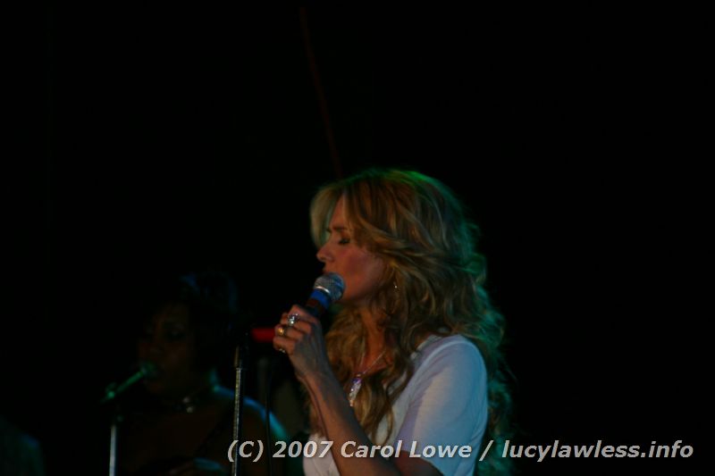 gal/Concert-14-01-07/Photos_By_Carol_Lowe/clowe-lucy-c2-045.jpg