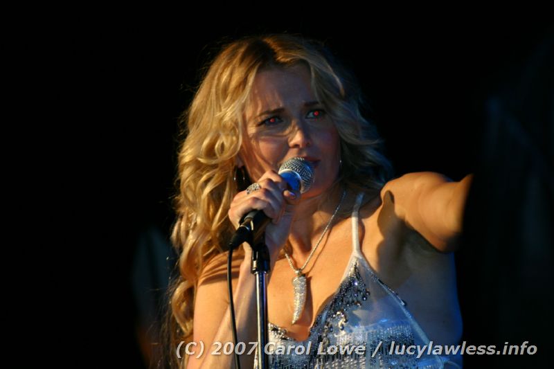 gal/Concert-14-01-07/Photos_By_Carol_Lowe/clowe-lucy-c2-085.jpg