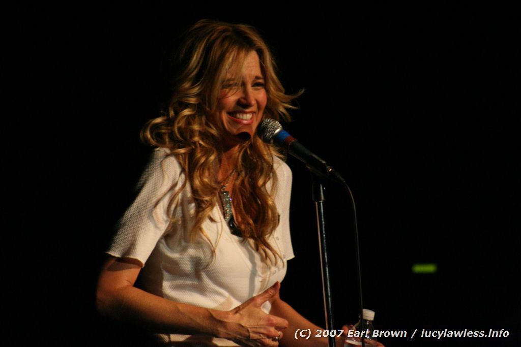 gal/Concert-14-01-07/Photos_By_Earl_Brown/EB-Lucy011407-010.jpg
