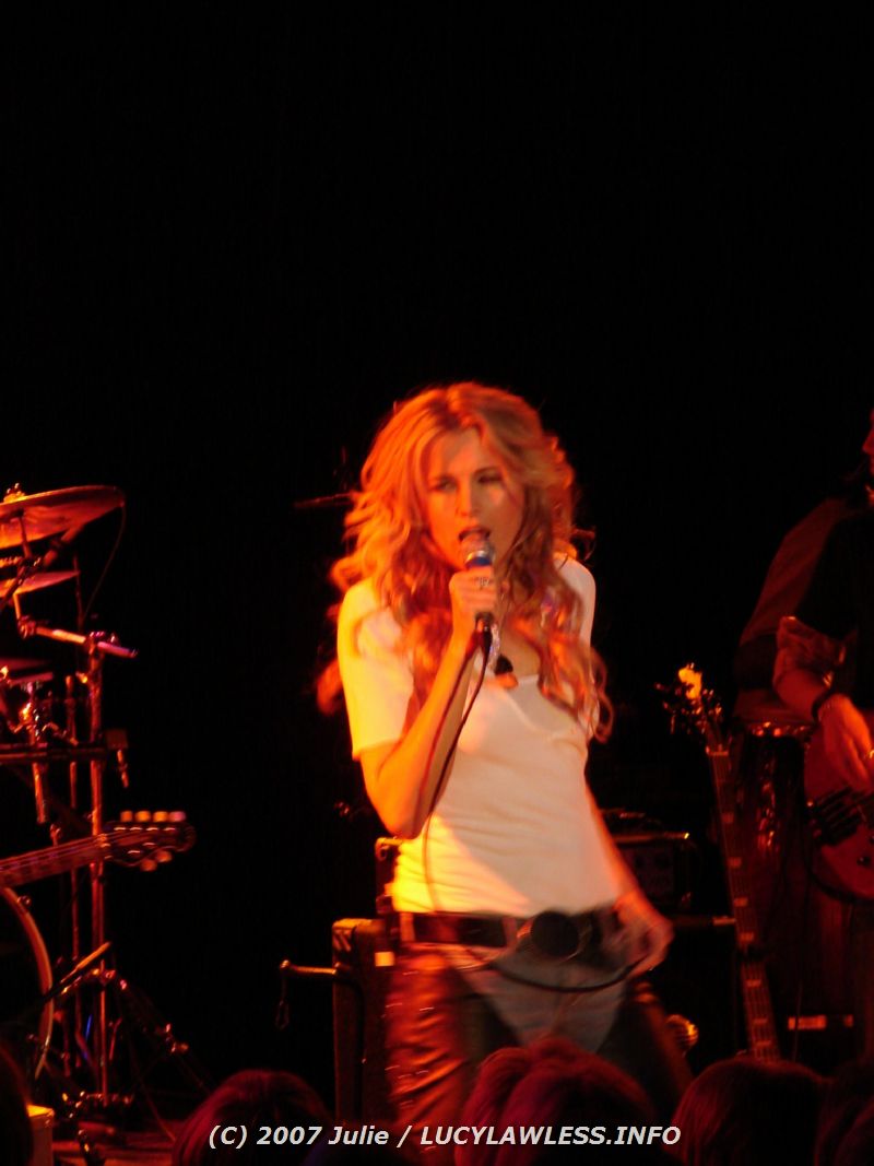 gal/Concert-14-01-07/Photos_By_Julie/jm-lucysunconcert-015.jpg