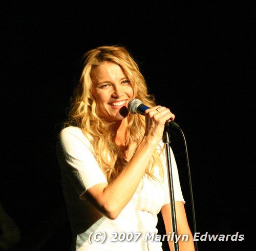 gal/Concert-14-01-07/Photos_By_Marilyn_Edwards/ME-Lucy-Roxy-019.jpg