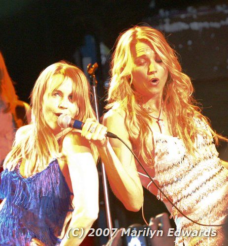 gal/Concert-14-01-07/Photos_By_Marilyn_Edwards/ME-Lucy-Roxy-045.jpg