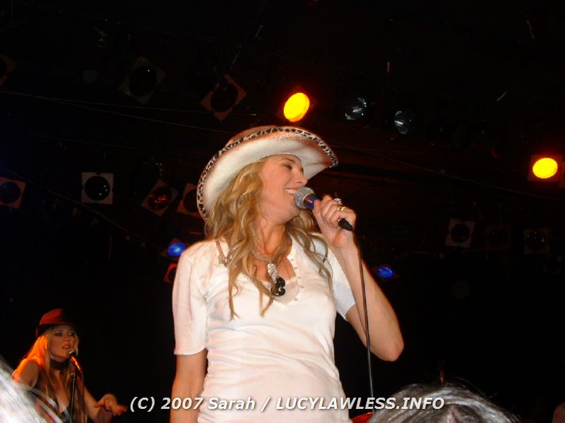 gal/Concert-14-01-07/Photos_By_Sarah/sk-lucy-suncon-026.jpg