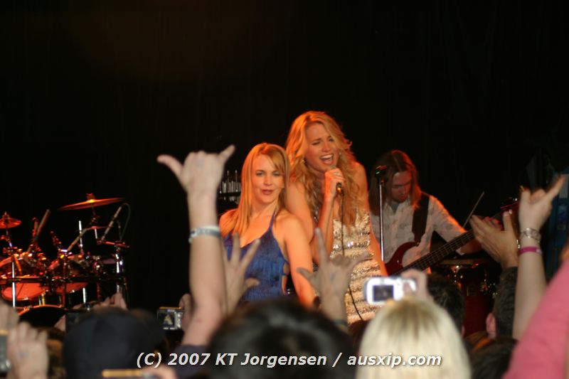 gal/Concert-14-01-07/Pictures_by_KT_Jorgensen/2007LLConcert-kt-008.jpg